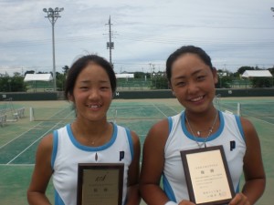 【１６歳以下　女子ダブルス】優勝　穂積絵莉・前原まりあ